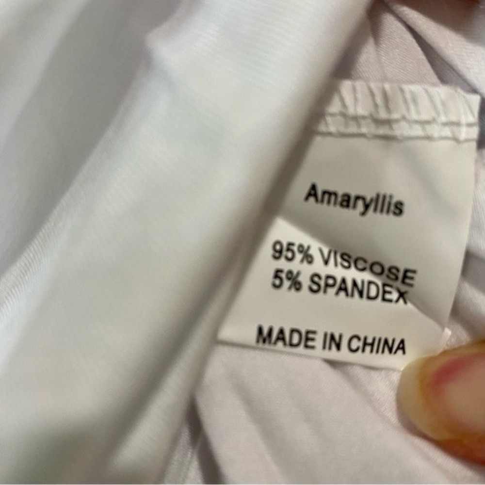 Amaryllis Women’s Short Sleeve V Neck Tee Shirt White NWOT - Picture 5 of 8